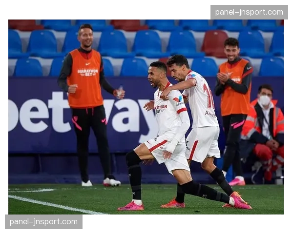 西甲实时：塞维利亚前锋恩-内斯里进球后伤退，泪洒赛场