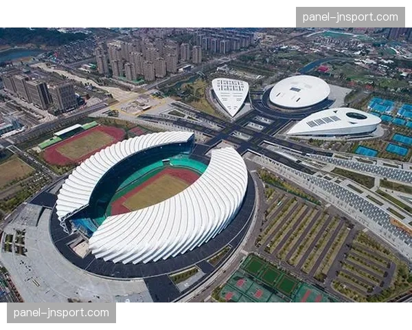 闽超揭幕战在福州海峡奥体中心体育场举行